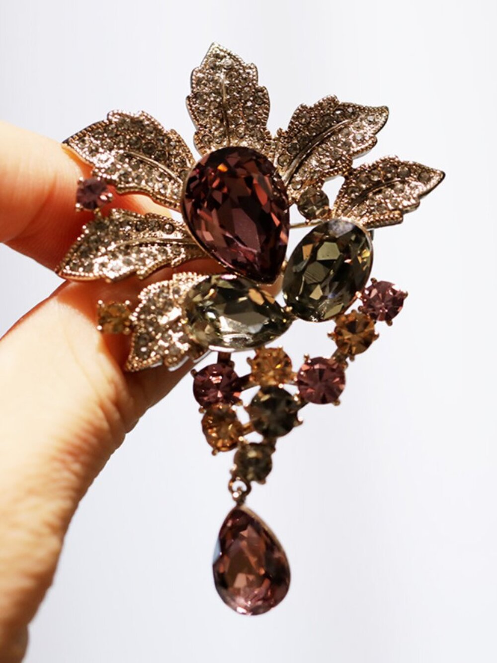 Stunning Gold Tone Flower Brooch - Picture 2 of 2